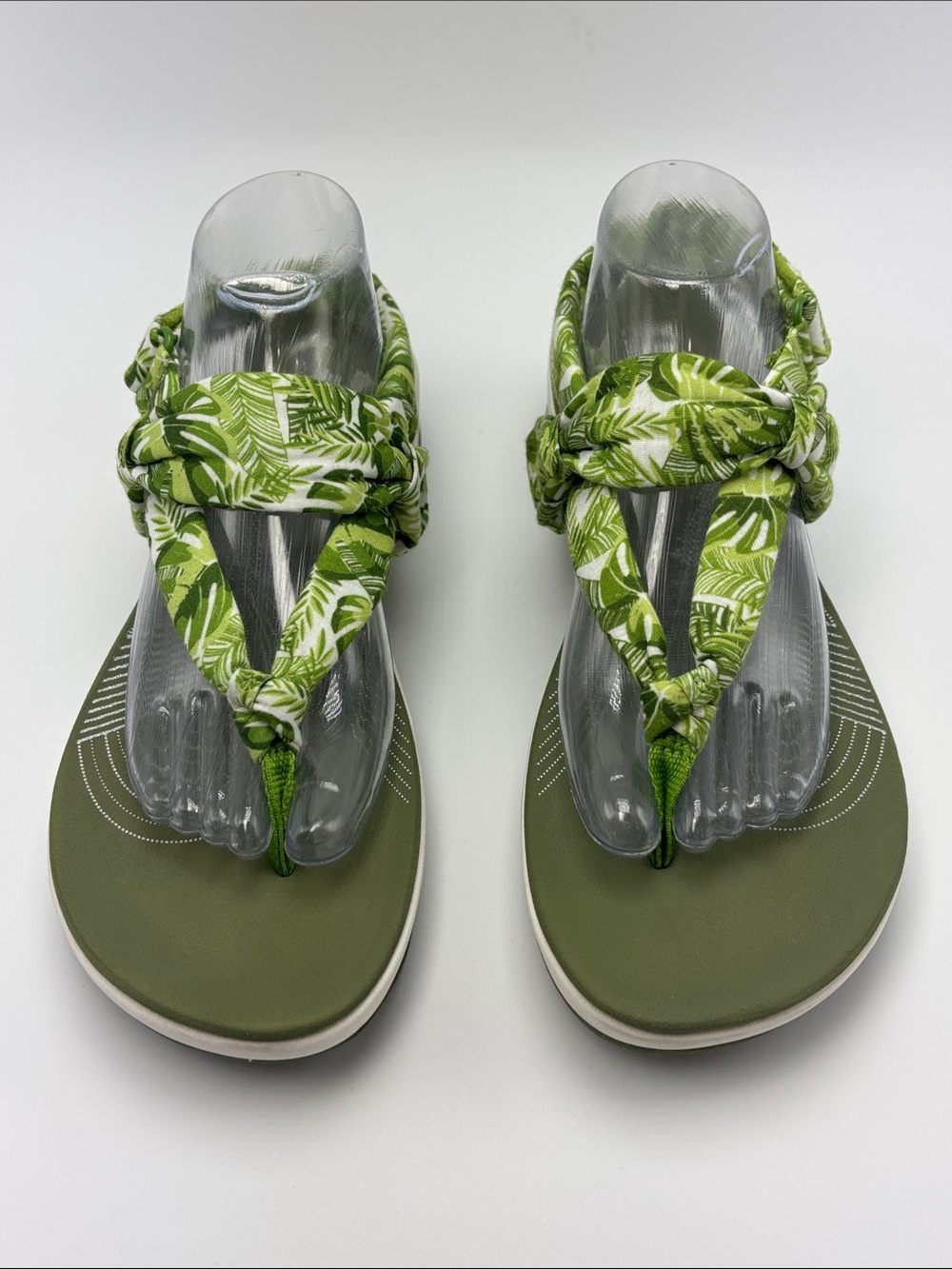 Cloudsteppers by Clarks Arla Nicole Green Jersey Thong Sandals -‎ 11W